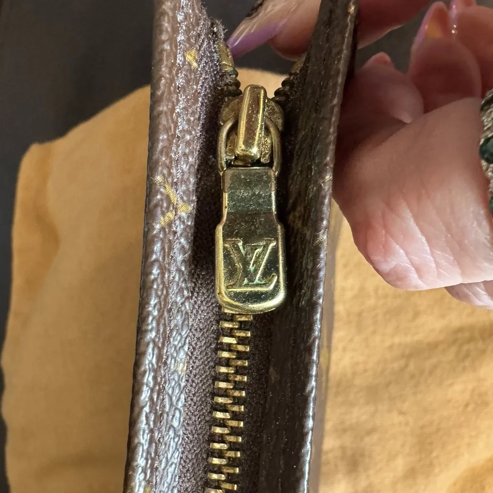 Louis Vuitton Toiletry Bag/Pouch Size 15 w/COA. FREE SHIPPING!